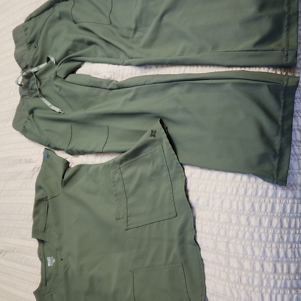 Insight Med couture Scrubs size small